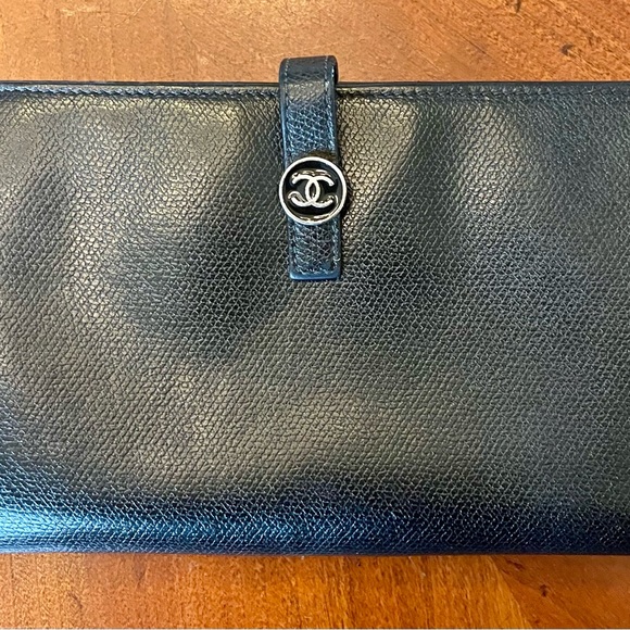 Chanel checkbook wallet - Picture 5 of 6